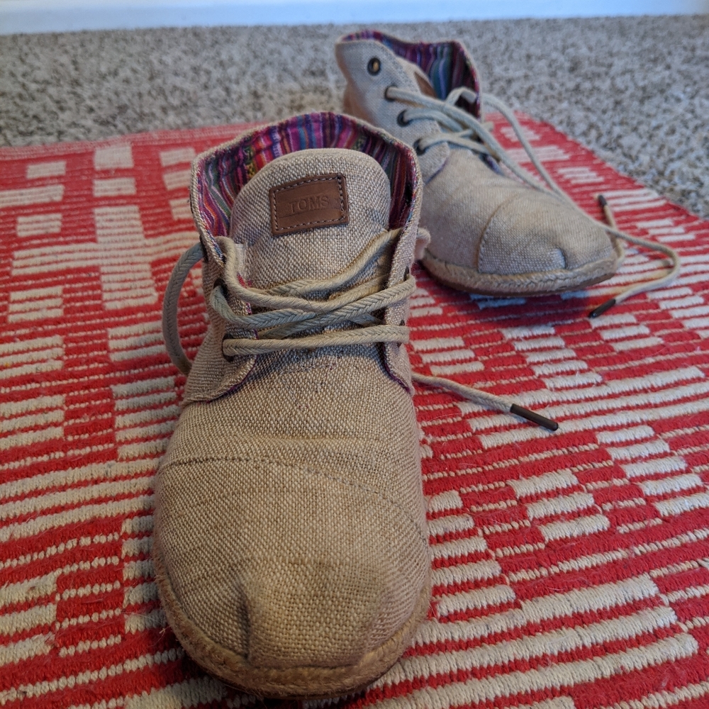 Toms High-Top Shoe